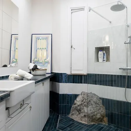 Casa Flavia - Center - 5 Minutes To - For 6 People, Ideally Located In The Heart Of Positano, With Terrace, 2 Bathrooms And 3 Bedrooms