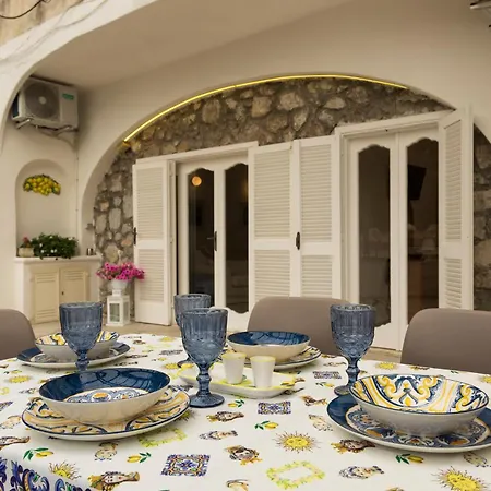 شقة Casa Flavia - Center - 5 Minutes To - For 6 People, Ideally Located In The Heart Of Positano, With Terrace, 2 Bathrooms And 3 Bedrooms *
