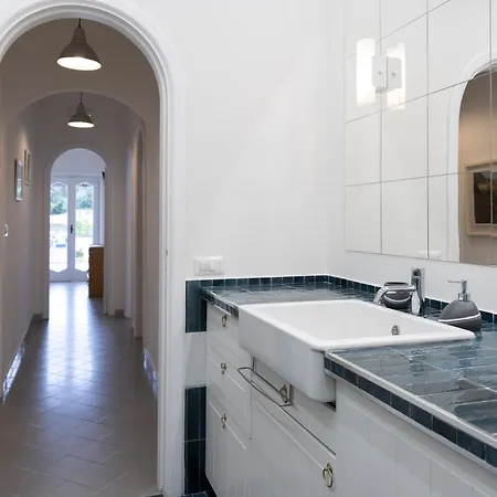 شقة Casa Flavia - Center - 5 Minutes To - For 6 People, Ideally Located In The Heart Of Positano, With Terrace, 2 Bathrooms And 3 Bedrooms