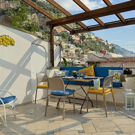 Casa Flavia - Center - 5 Minutes To - For 6 People, Ideally Located In The Heart Of Positano, With Terrace, 2 Bathrooms And 3 Bedrooms شقة *